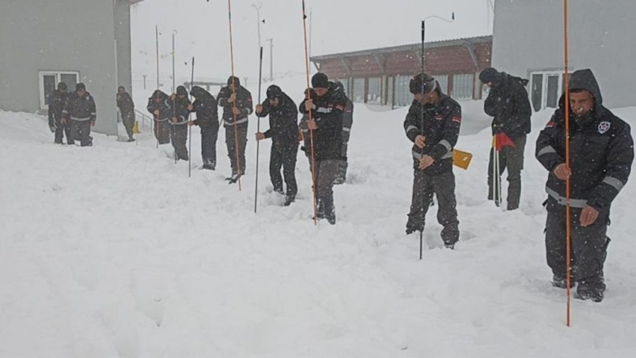 Rüzgar enerji santrali personeline çığ eğitimi