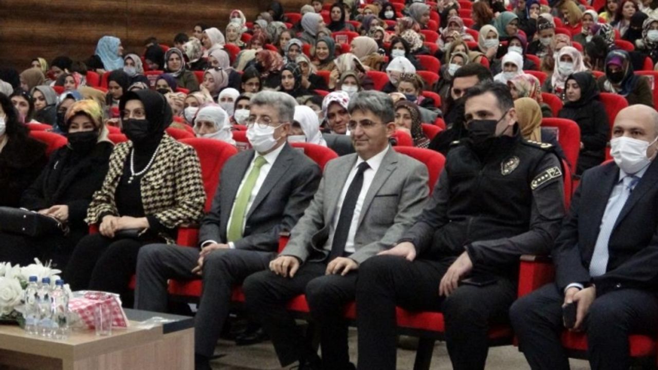 Van’da “Mutlu ve Huzurlu Ailenin Sırları” programı düzenlendi