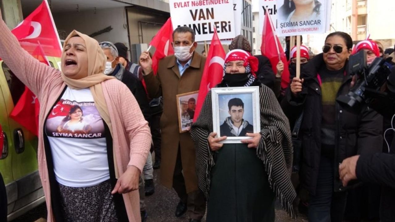 Vanlı annelerin evlat eylemi devam ediyor