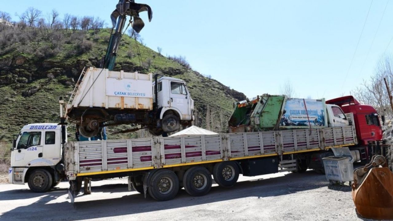 Çatak Belediyesi hurda araçlarını MKE’ye devretti