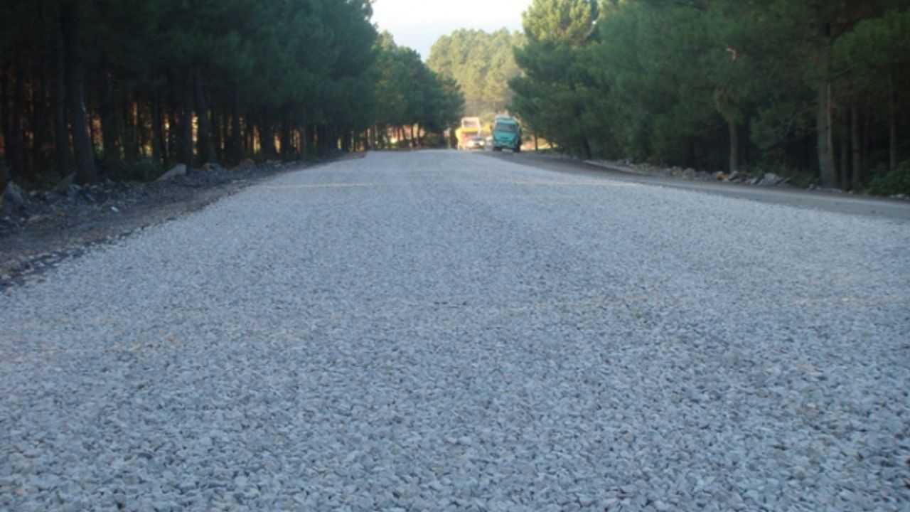 Karayolları, üst yapı ve sathi kaplama yapacak