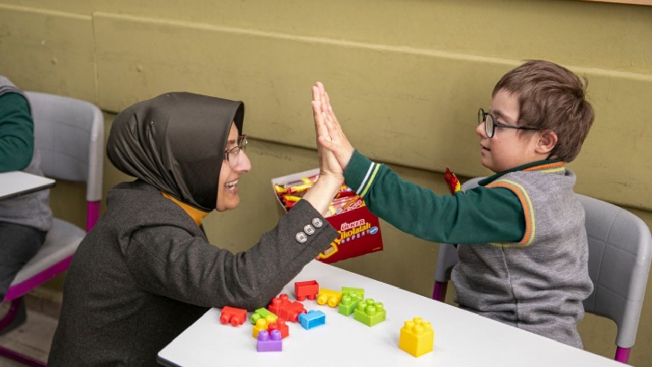 Meral Bilmez, özel eğitim öğrencileriyle bir araya geldi
