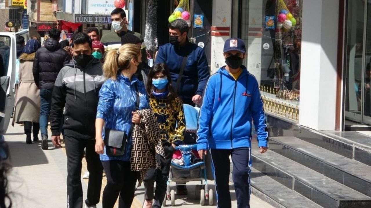 Nevruz tatili Van esnafının yüzünü güldürdü