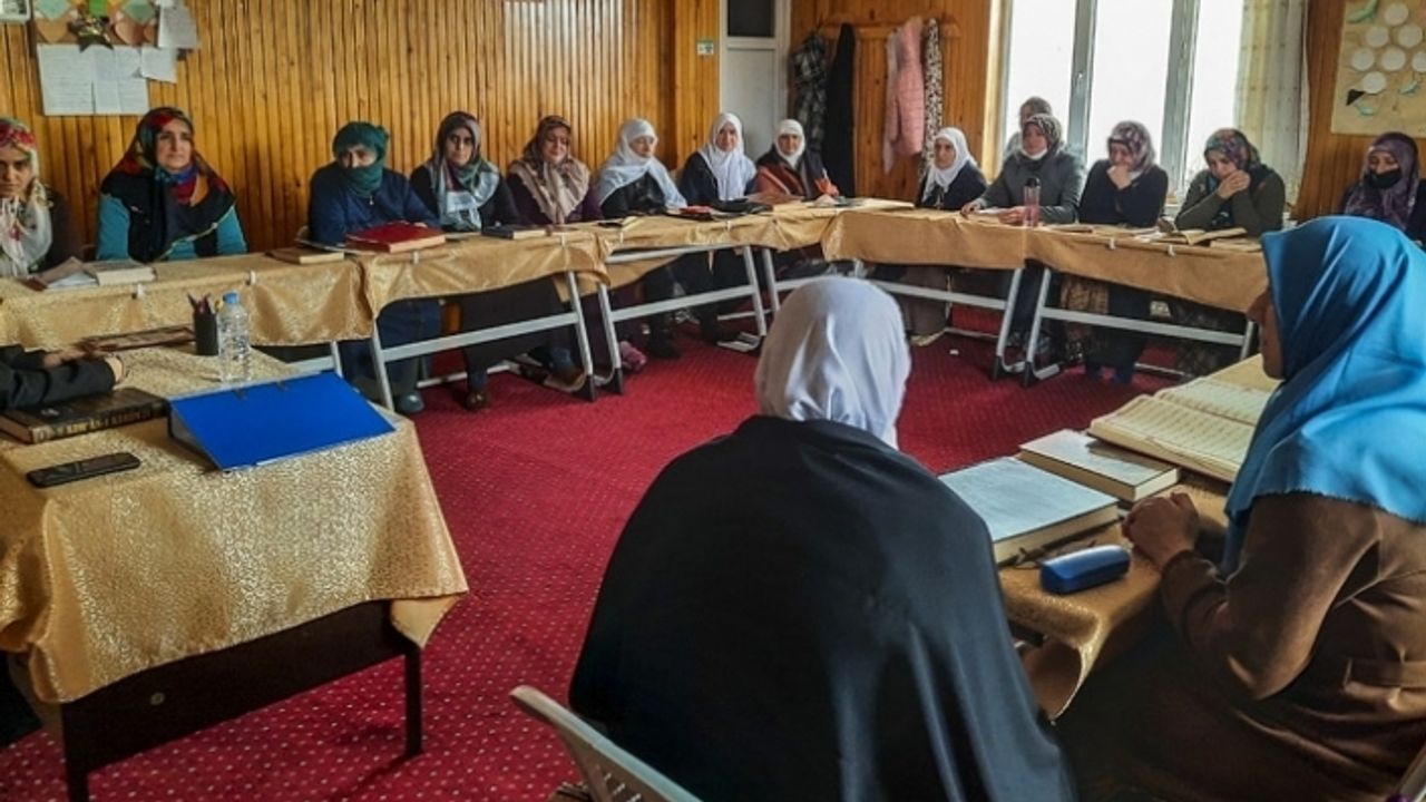 Van'da kadınlar mukabelede buluşuyor