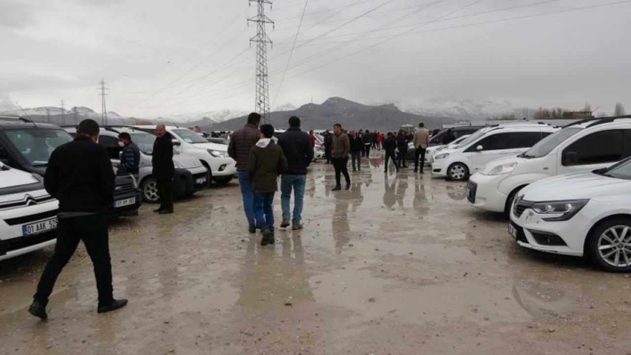 Van’da ikinci el oto pazarında yakıt cimrisi araçlara rağbet