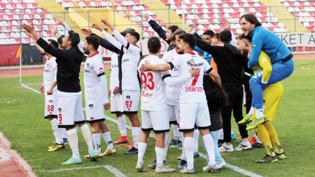 Vanspor, play-off umudunu sürdürüyor