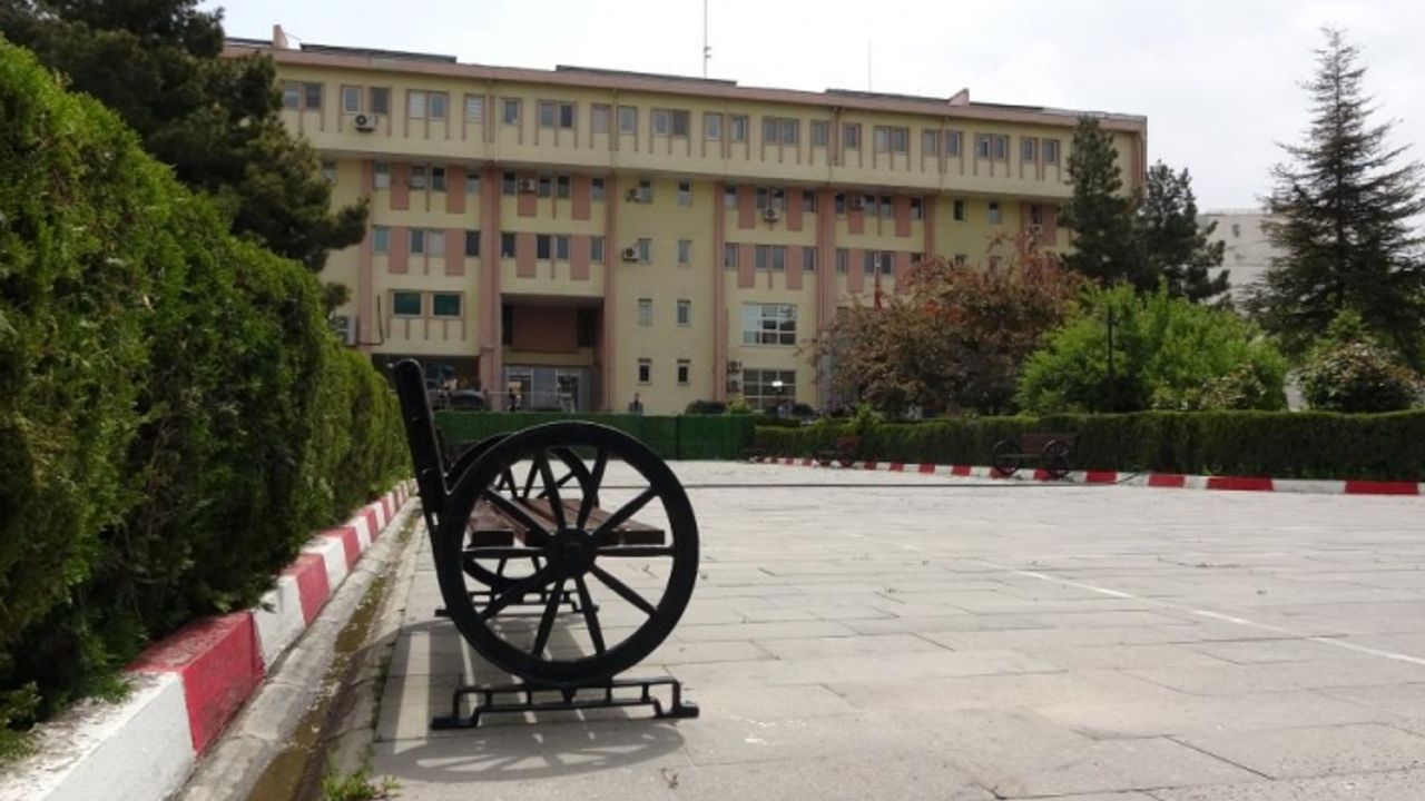 Vali Balcı talimat verdi, valilik önündeki bariyerler kaldırıldı