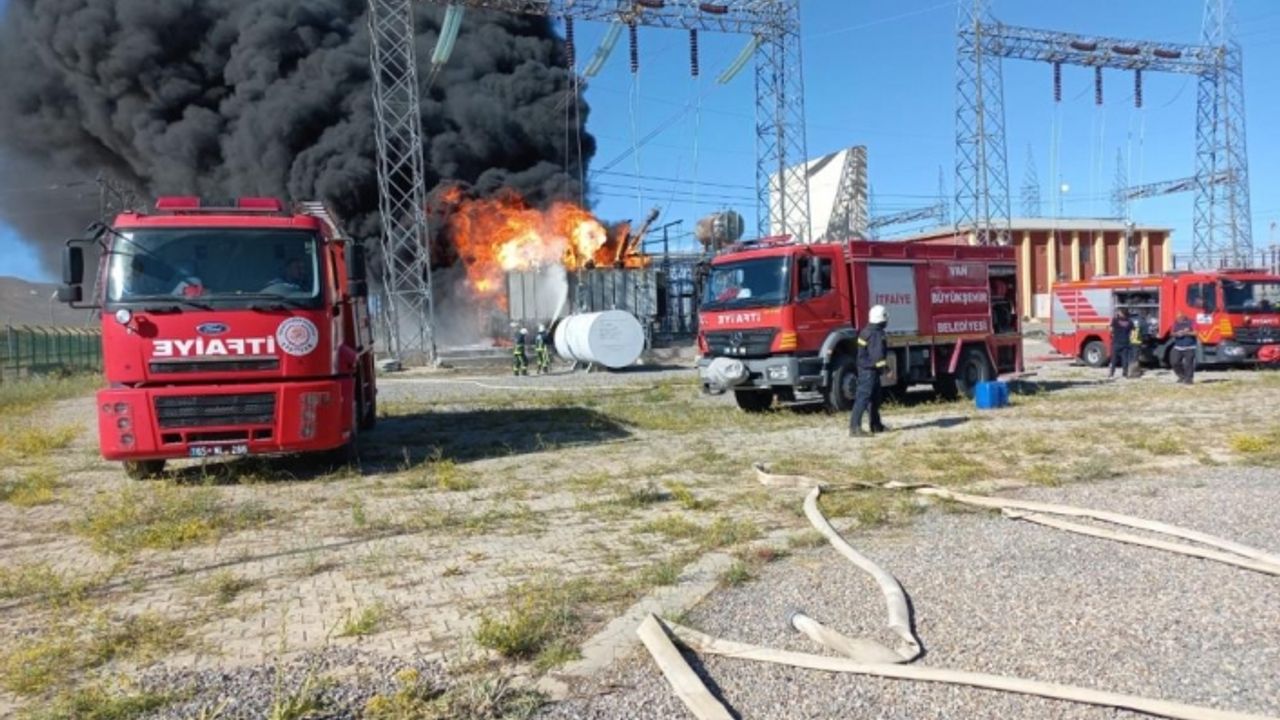 Başkale'deki trafo yangını 6 saatte söndürüldü