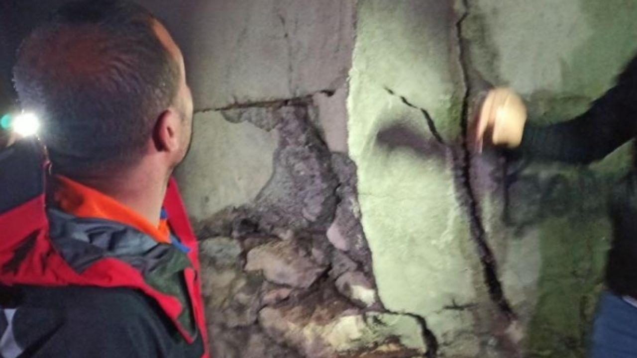 Kaymakam Savar deprem bölgesinde incelemelerde bulundu