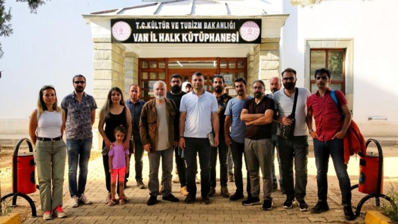 Van’da sahne sanatları sanatçıları toplantı yaptı