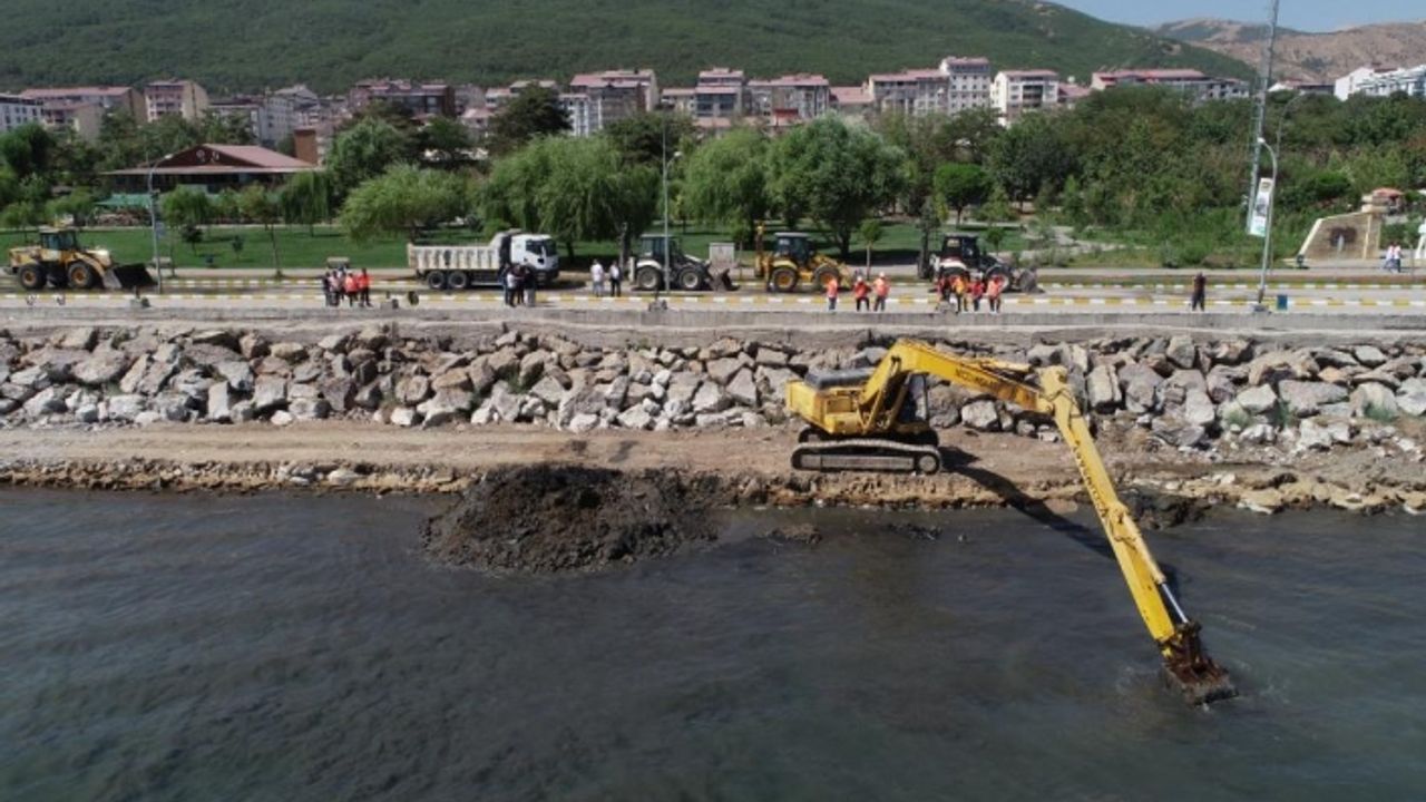 Van Gölü 'Dip Temizliği' çalışması Tatvan’da da başladı