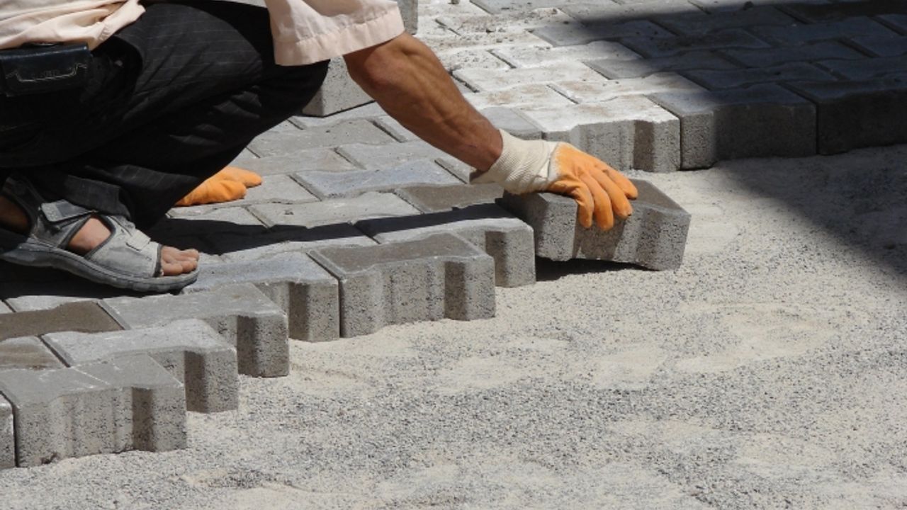 Erciş Belediyesi, parke ve yol kaplama yaptıracak