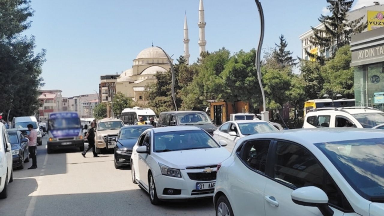 Van'da çift sıra park, bitmek bilmiyor