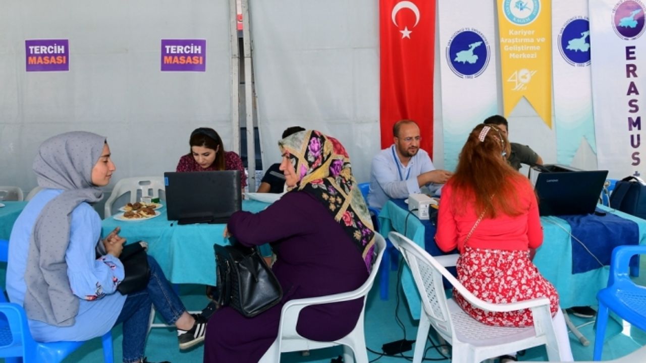 Van YYÜ'nün tercih ve tanıtım günleri sona erdi