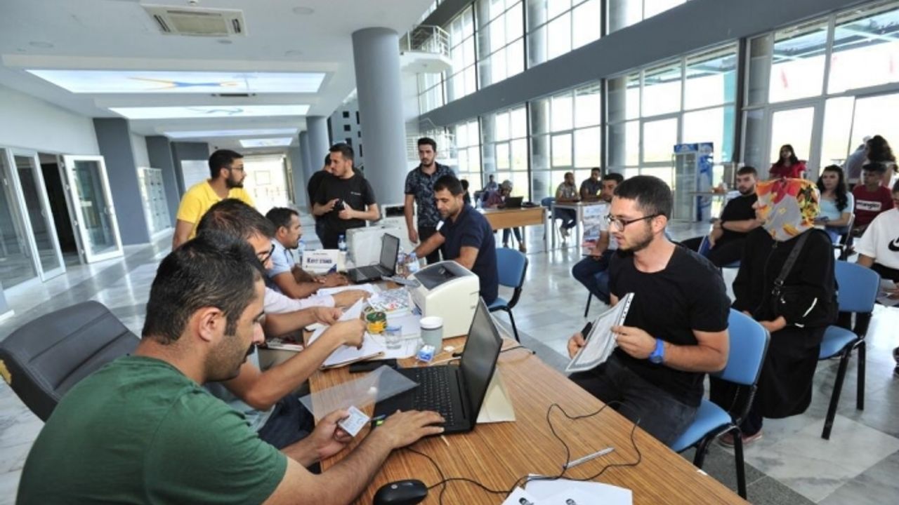 ​Van YYÜ yeni kazanan öğrencilerini karşılıyor