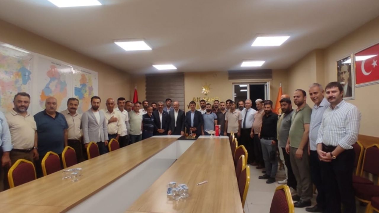 AK Parti Van İl Başkanlığı’na katılımlar sürüyor