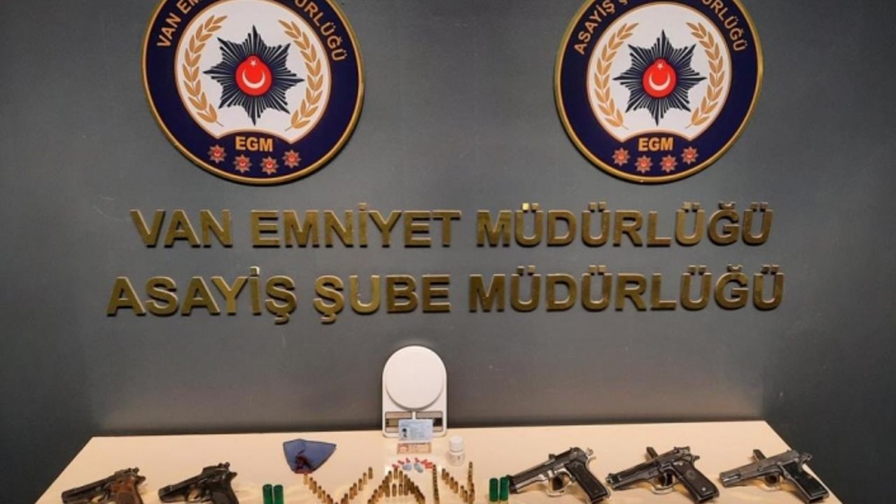 Van’da değişik suçların faili olan 4 kişi tutuklandı