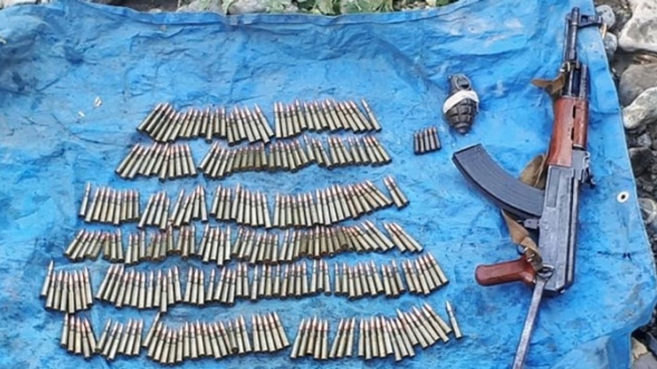 Van’da PKK’ya ait sığınıkta silah ve mühimmat ele geçirildi