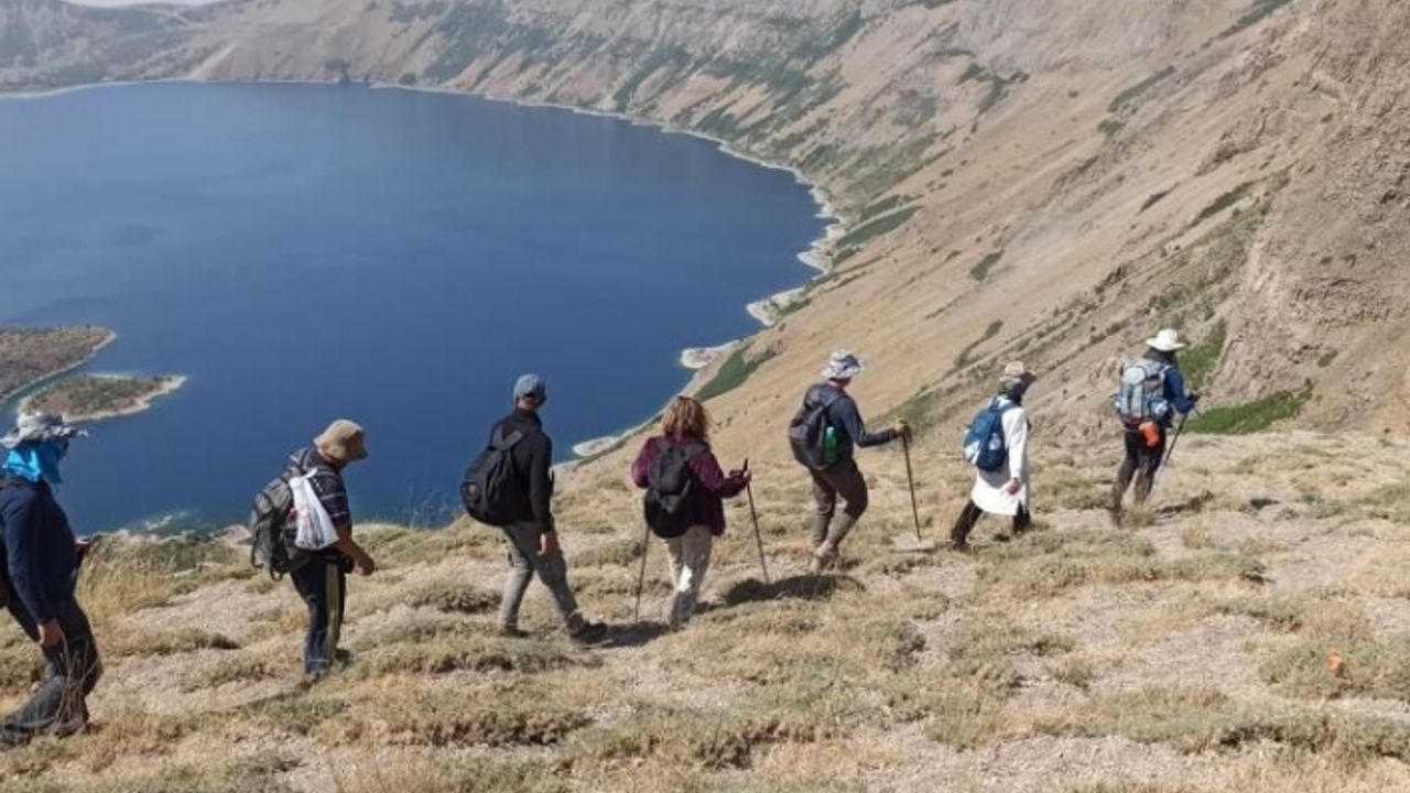 Vanlı dağcılar 9 günde 3 şehirde 4 zirve yaptı