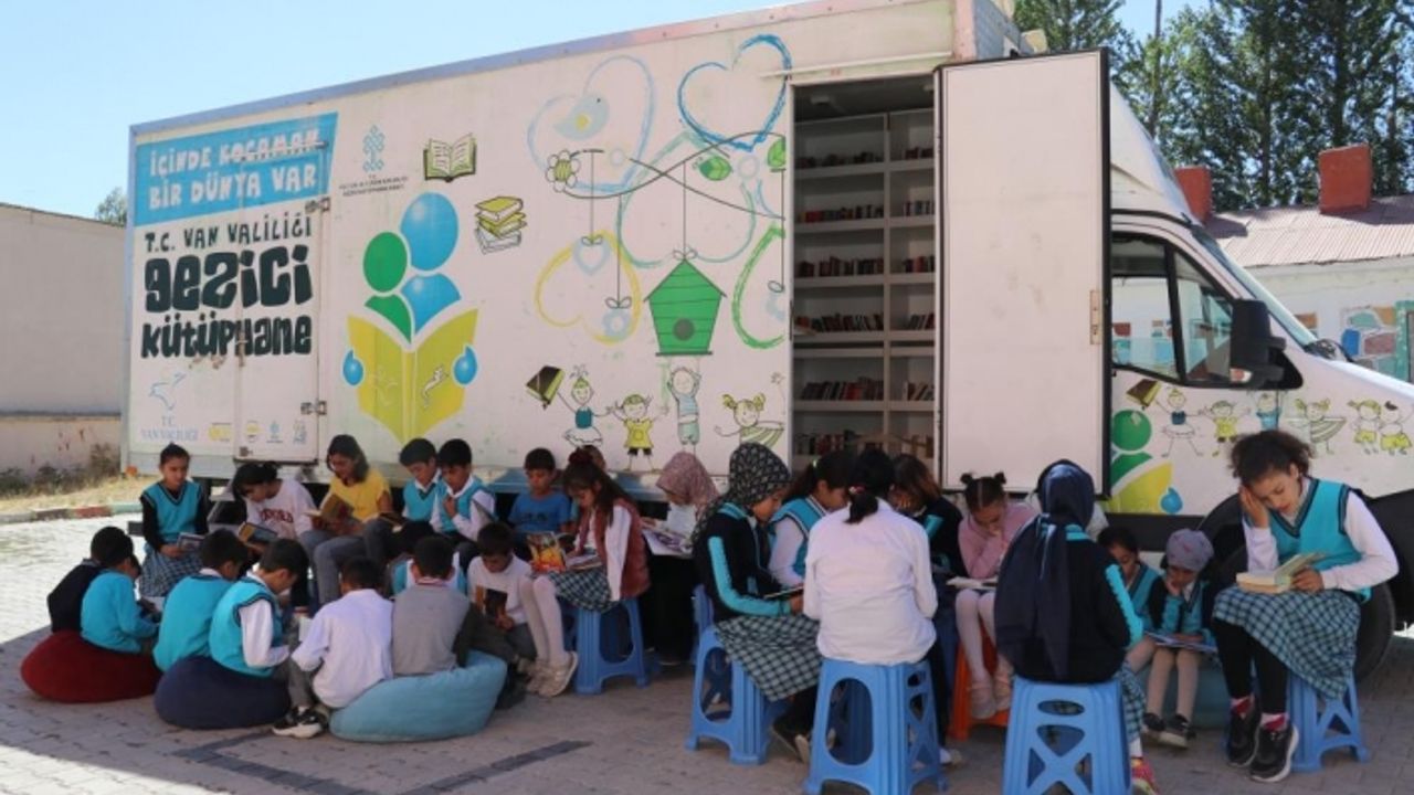 Gezici Kütüphaneyle öğrenciler kitaplarla buluşturuluyor