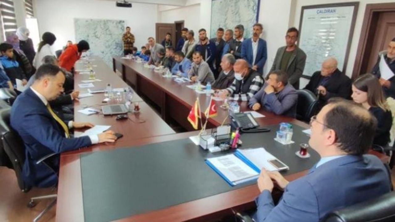 Kaymakam Türker halkın sorunlarını dinleyerek çözüm üretiyor