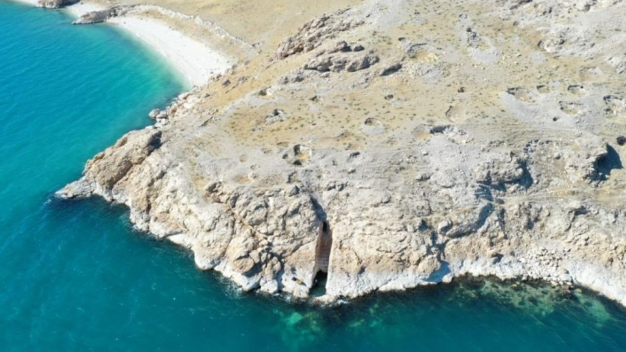 Urartu limanı su altından görüntülendi