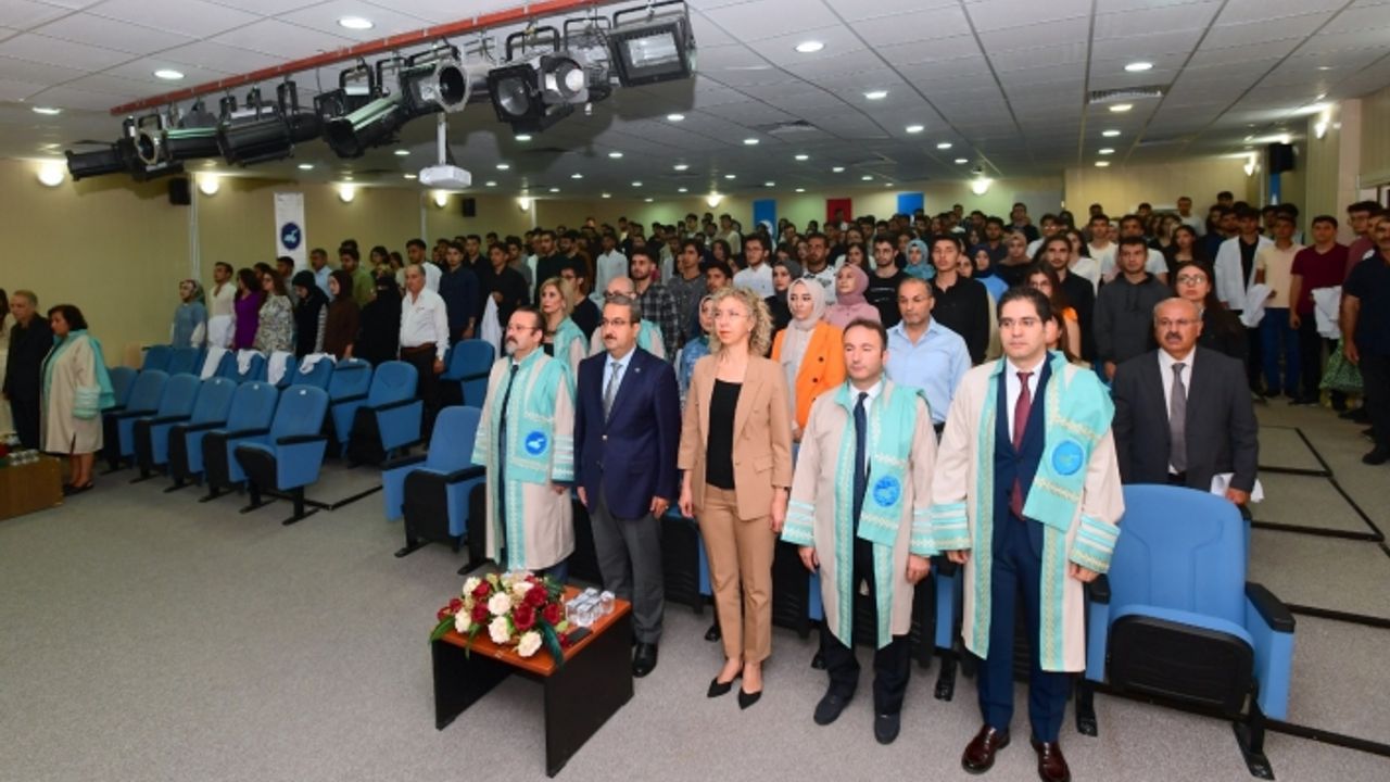 Van YYÜ’de önlük giydirme töreni