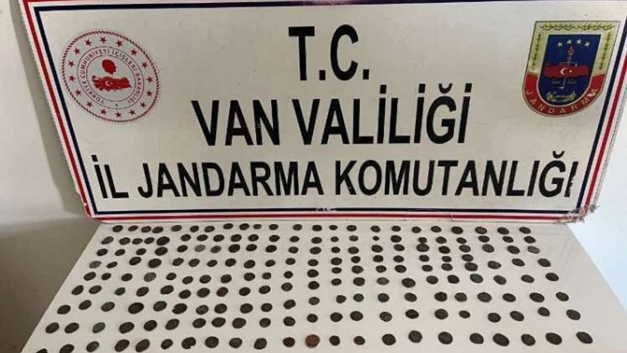 Van’da 197 adet bronz sikke ele geçirildi