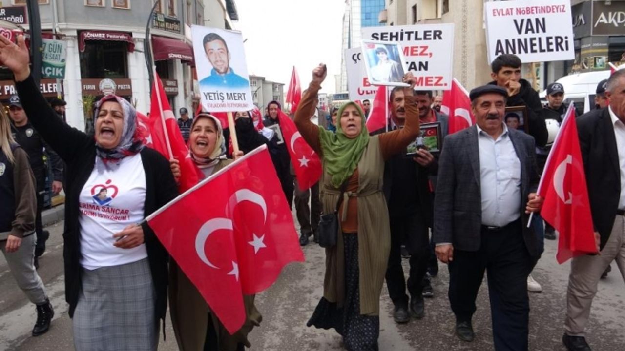 Vanlı ailelerin evlat nöbeti devam ediyor