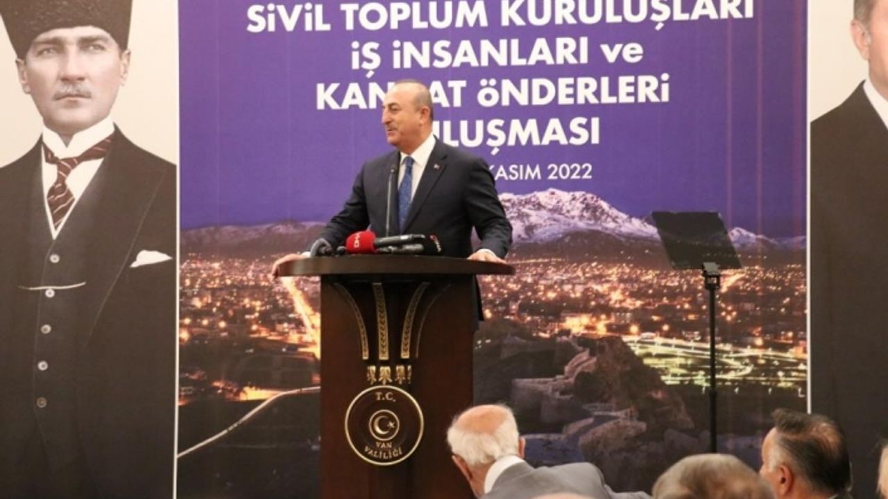 Bakan Çavuşoğlu, Van’da STK temsilcileriyle bir araya geldi