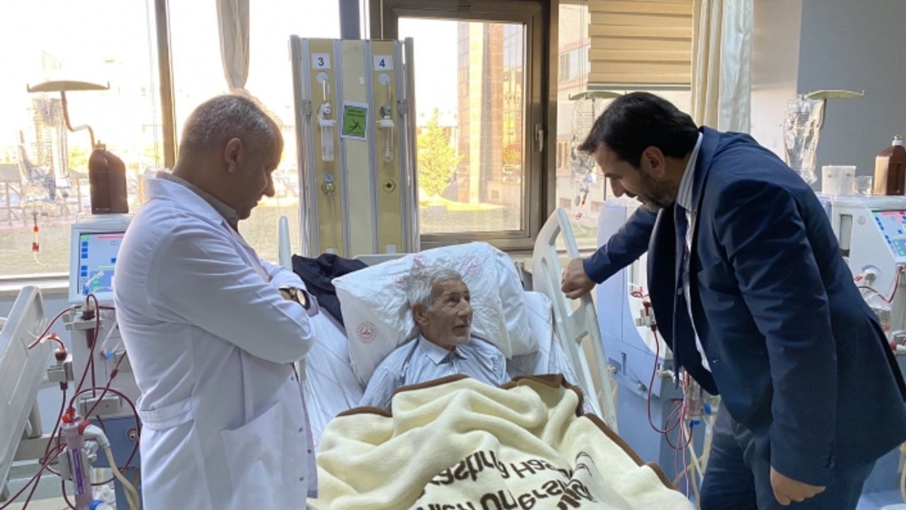Başhekim Sarıkaya'dan diyaliz hastalarına moral ziyareti