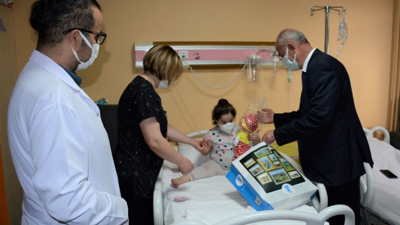 Başkan Akman’dan lösemili çocuklara moral ziyareti