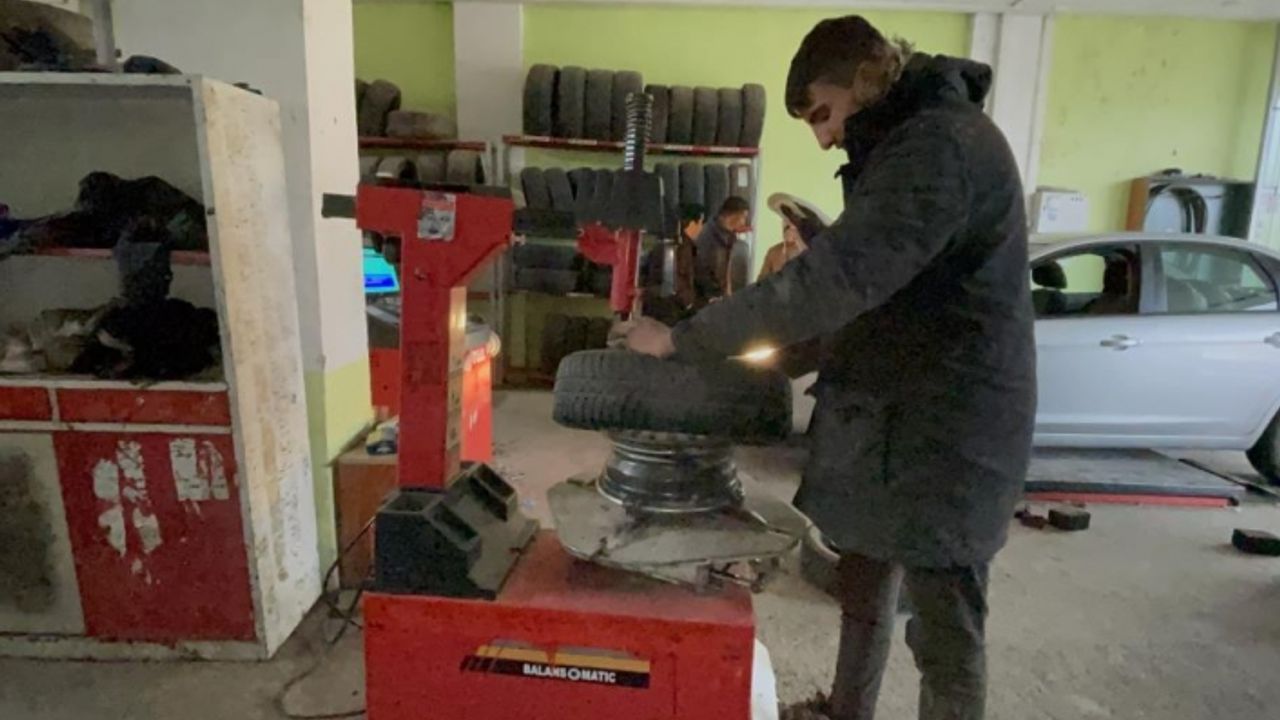 Van'da lastikçilerin kış mesaisi başladı