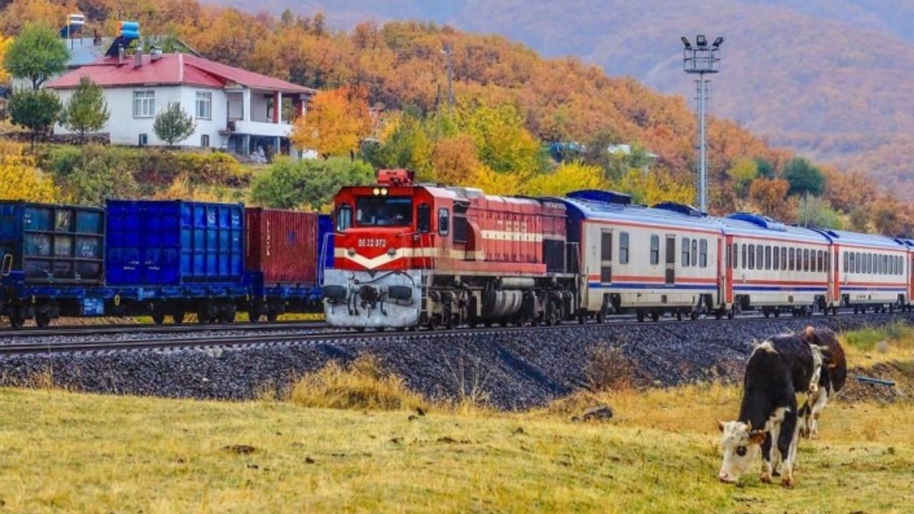 Van Gölü Ekspresi, yolculuğu ile Doğu Ekspresi'ni aratmıyor