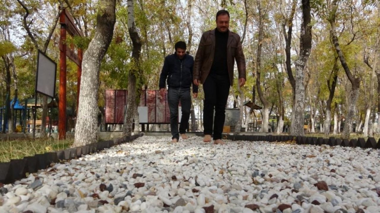 Van’da ‘çıplak ayakla’ yürüyenlere şifa veren yol