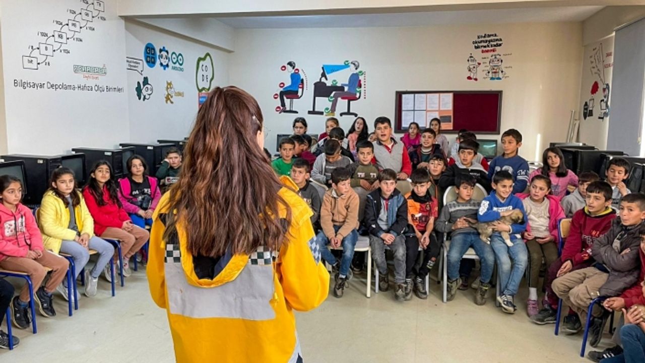 Van’da çocuklara hayvan sevgisi aşılanıyor