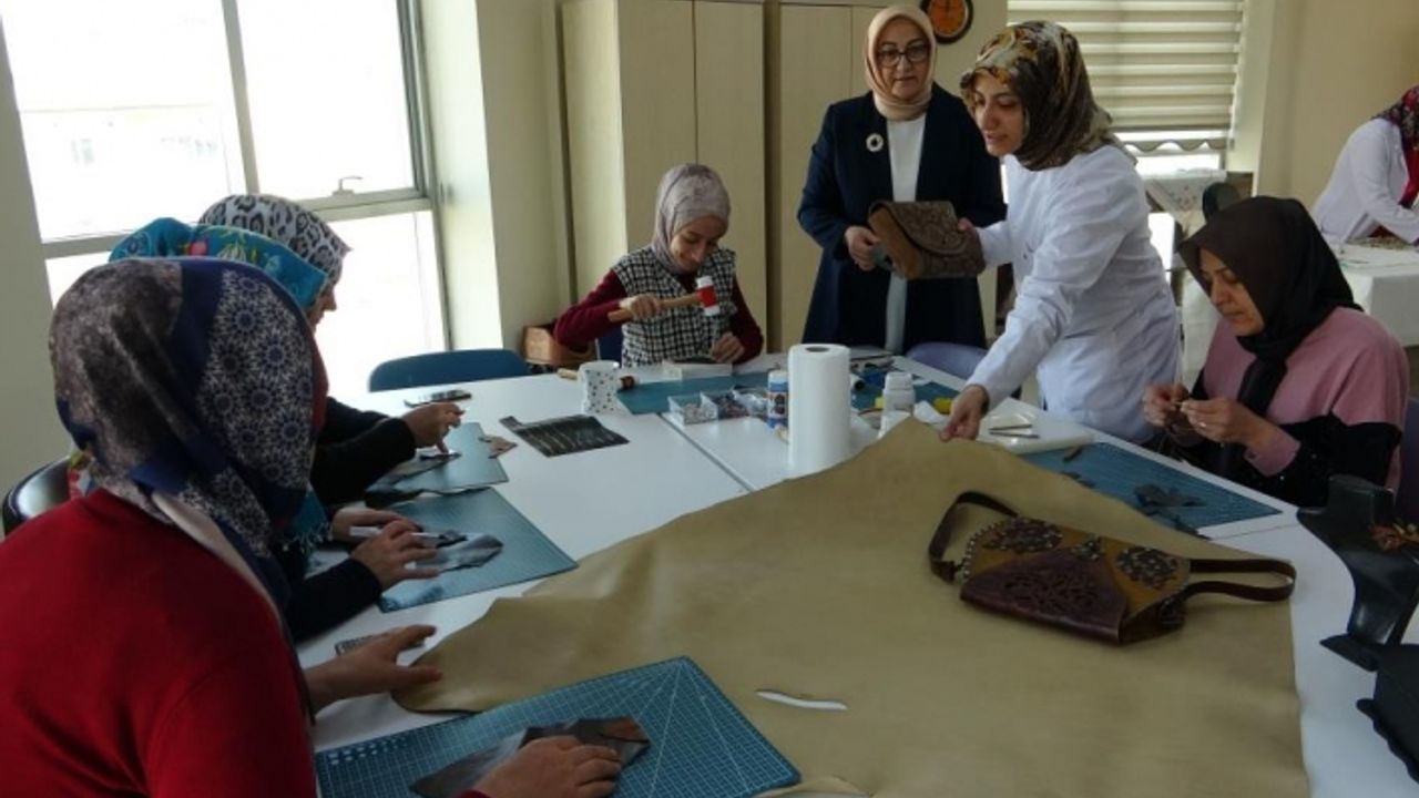 Deriler kadınların elinde hayat buluyor