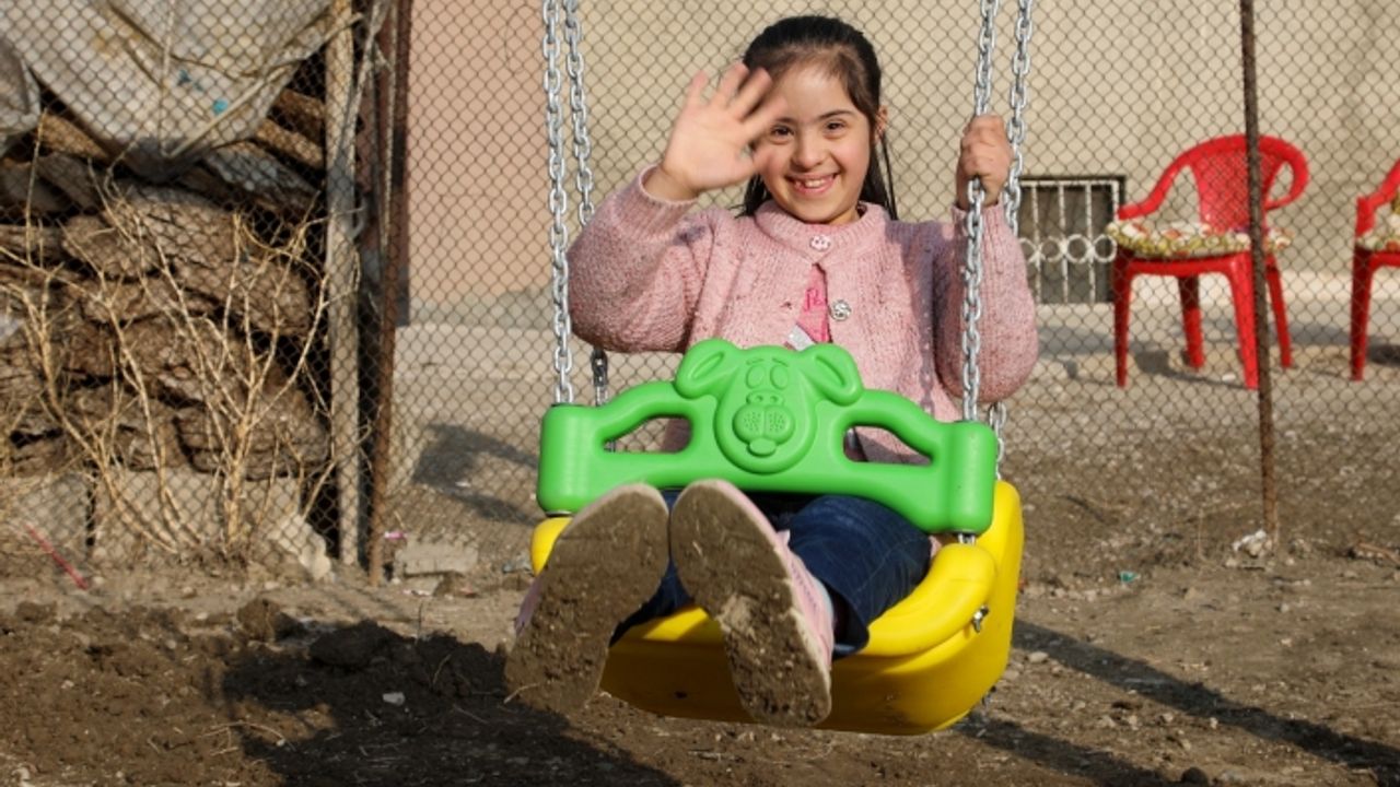 Down Sendromlu Ayşe salıncak hayaline kavuştu