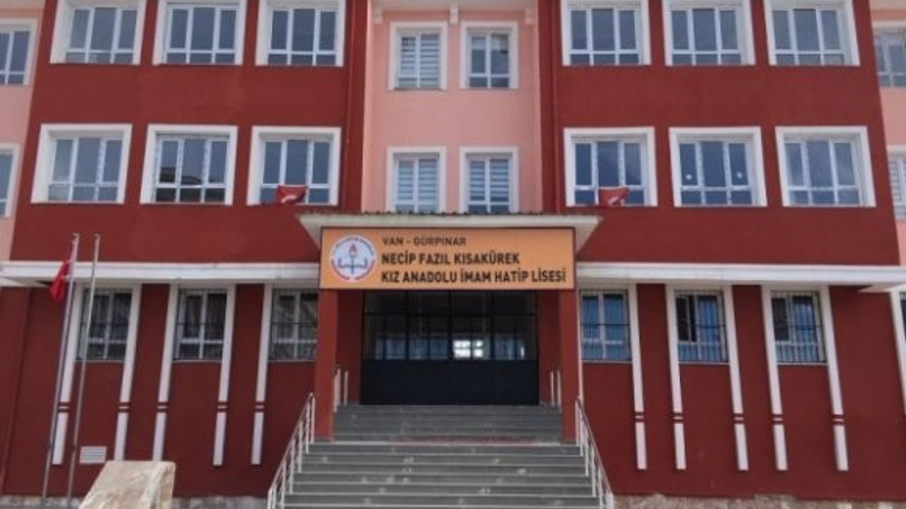 Gürpınar Necip Fazıl Kısakürek Kız Anadolu Lisesinden kavga açıklaması