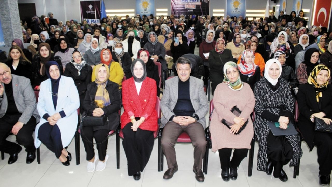 Van'da 'Siyaset Akademisi Kadın' başladı