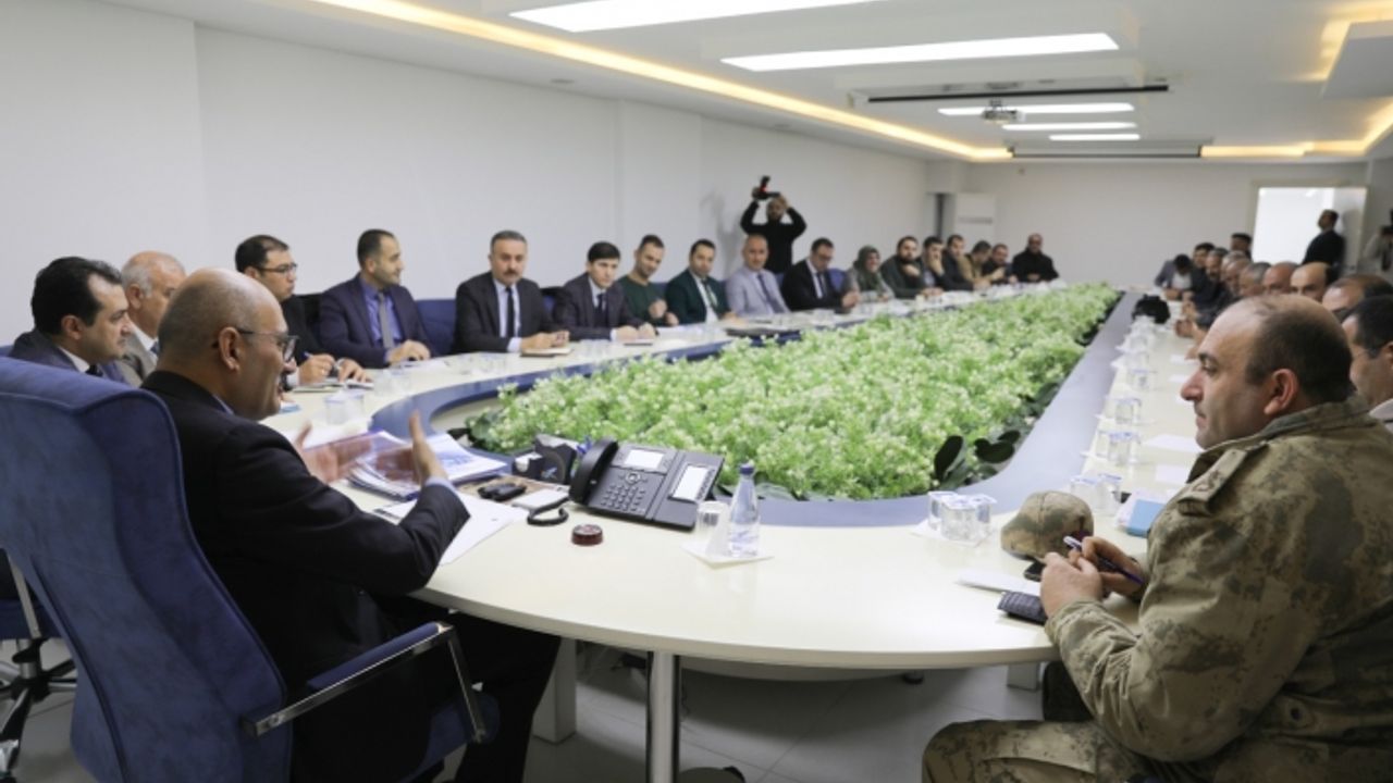 Başkan Vekili Aydın, muhtarlarla bir araya geldi