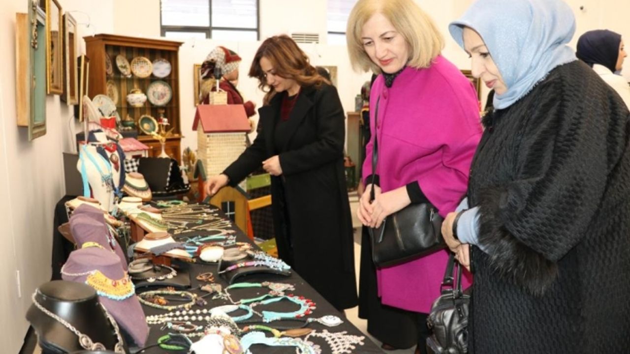İpekyolu’nda seramik, çini ve dekoratif boyama sergisi