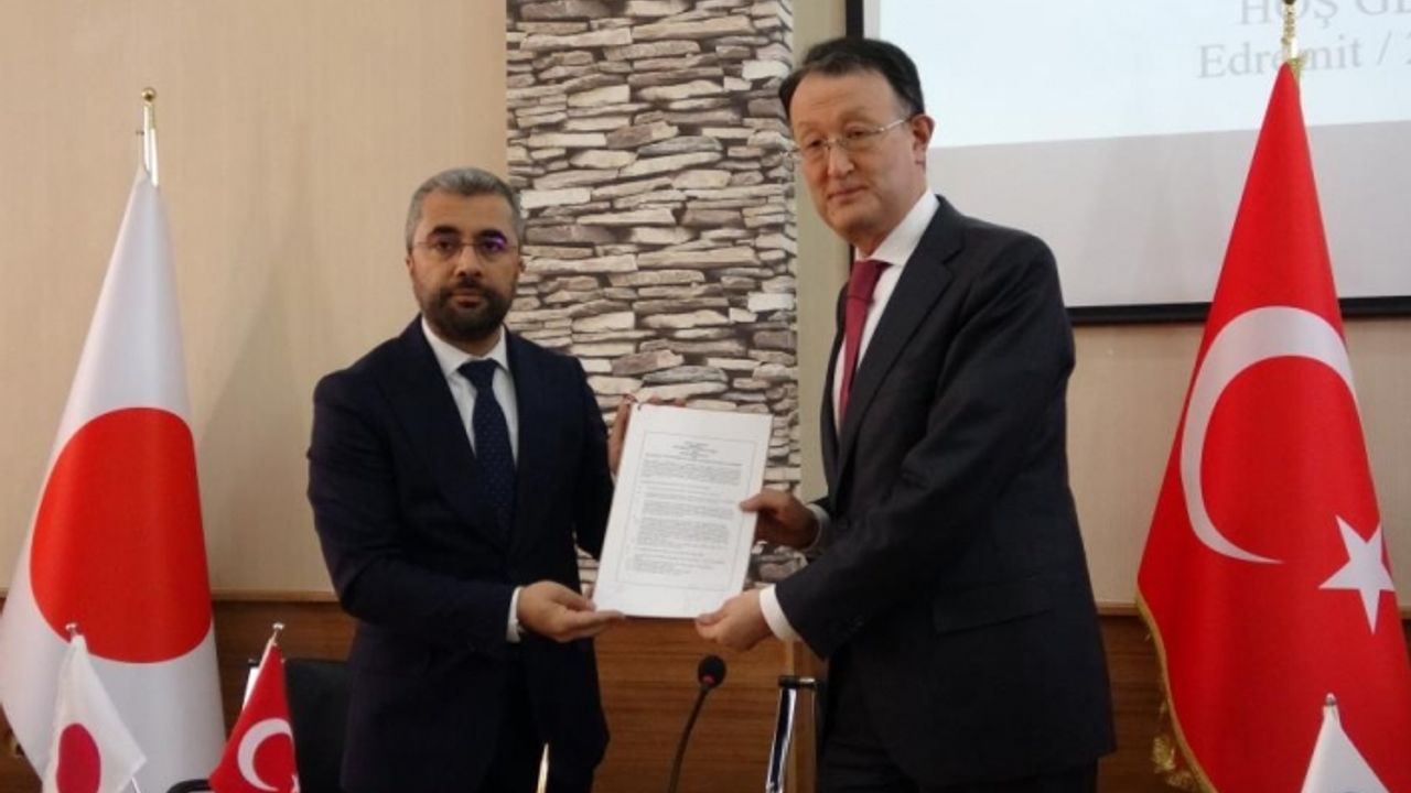 Japonya Büyükelçiliğinden Edremit Belediyesine 'arama kurtarma aracı' hibesi
