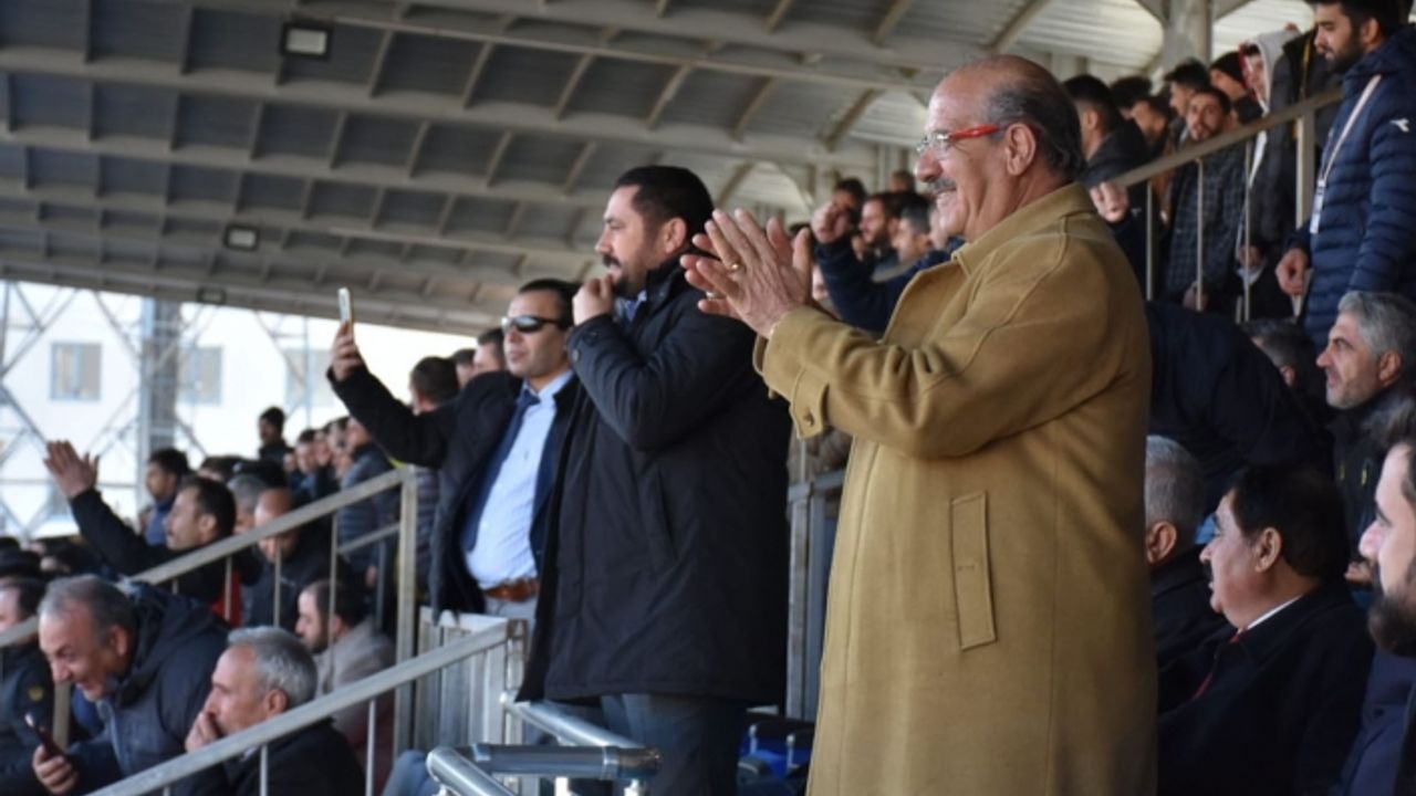 Şevgin, Vanspor'un galibiyet sevincine ortak oldu