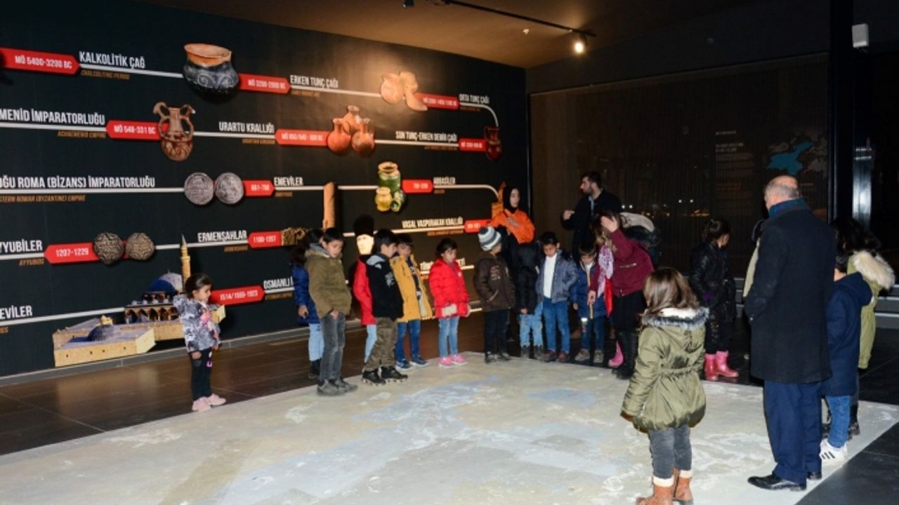 Tuşbalı öğrenciler tarihi mekânları ziyaret etti