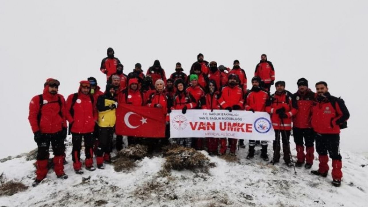 UMKE gönüllüleri Gören Dağı'na tırmandı
