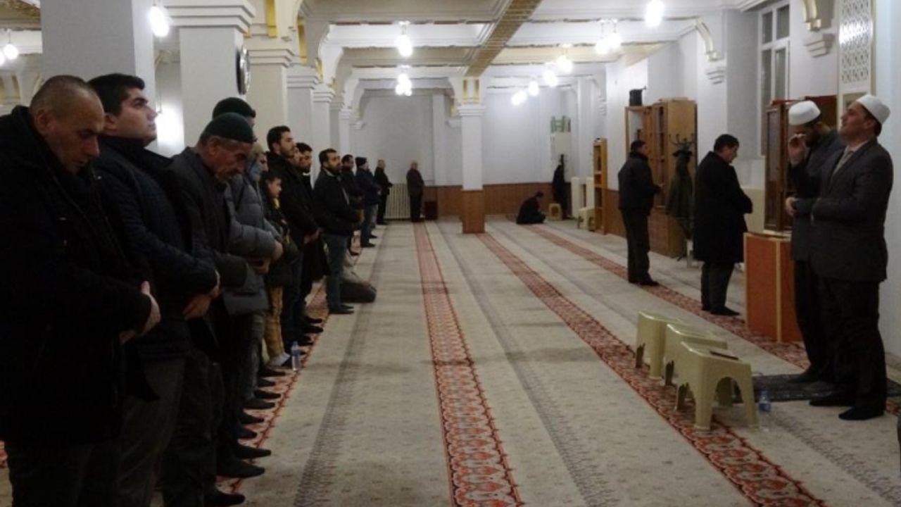 Van'da Regaip Kandili dualarla idrak edildi