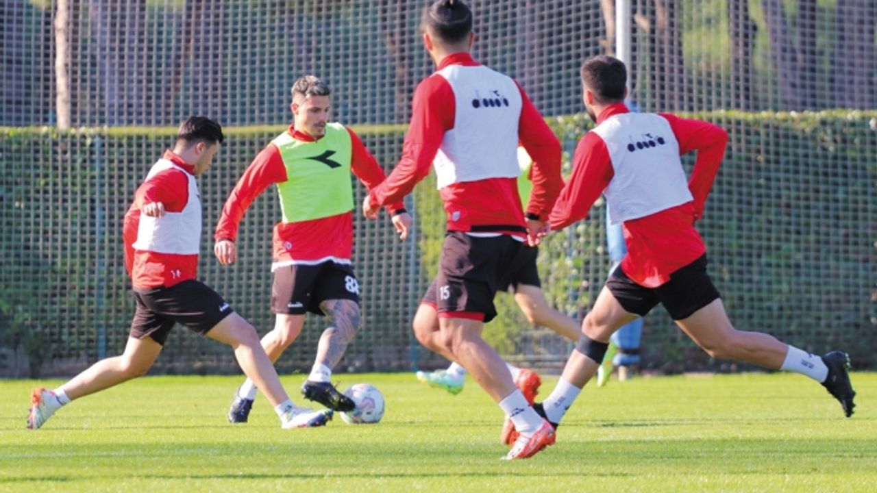Vanspor'un, Antalya kampı sürüyor