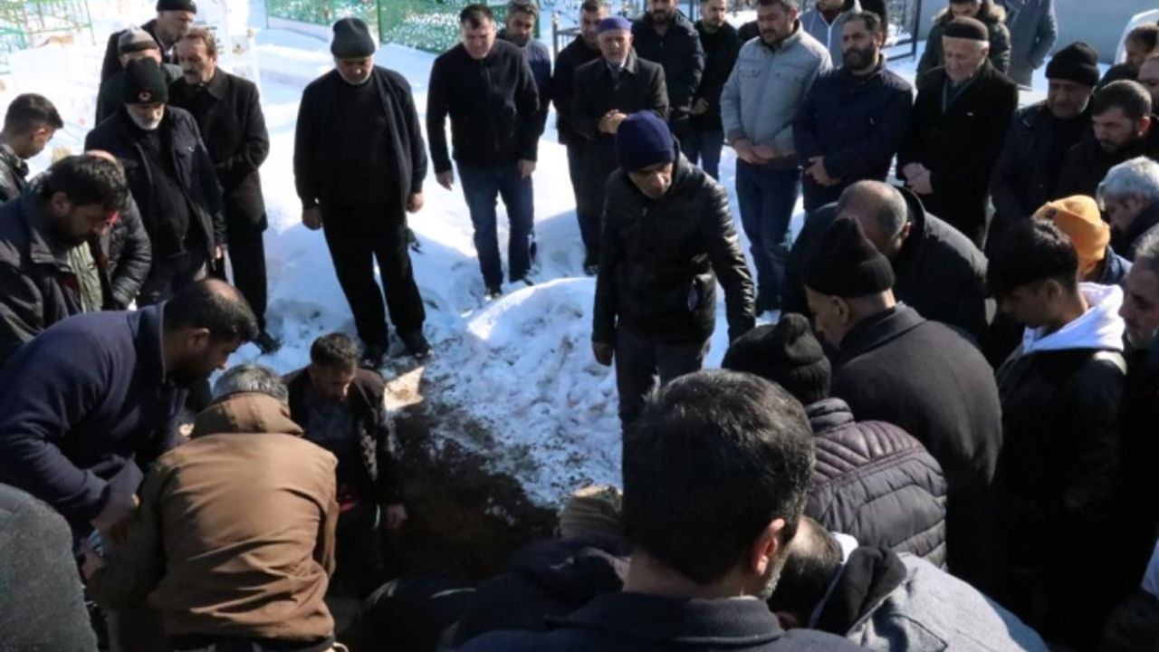 Adıyaman’da enkaz altında kalan işçi Van’da toprağa verildi