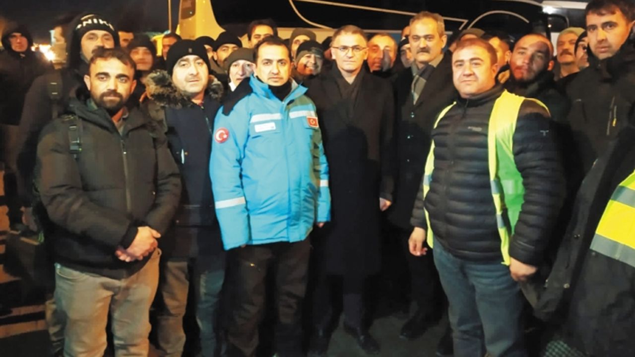 Bakan Özer, afet bölgesindeki VASKi ekibine teşekkür etti